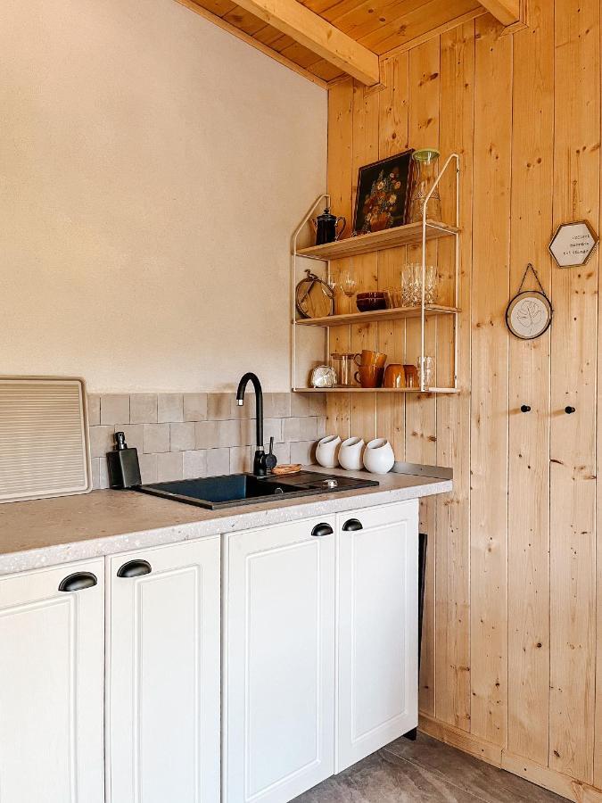 Elysian Fields - The Island Tiny House Bed & Breakfast Sadu ภายนอก รูปภาพ