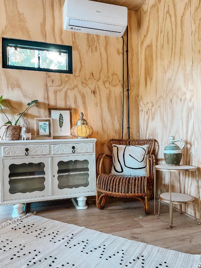 Elysian Fields - The Island Tiny House Bed & Breakfast Sadu ภายนอก รูปภาพ