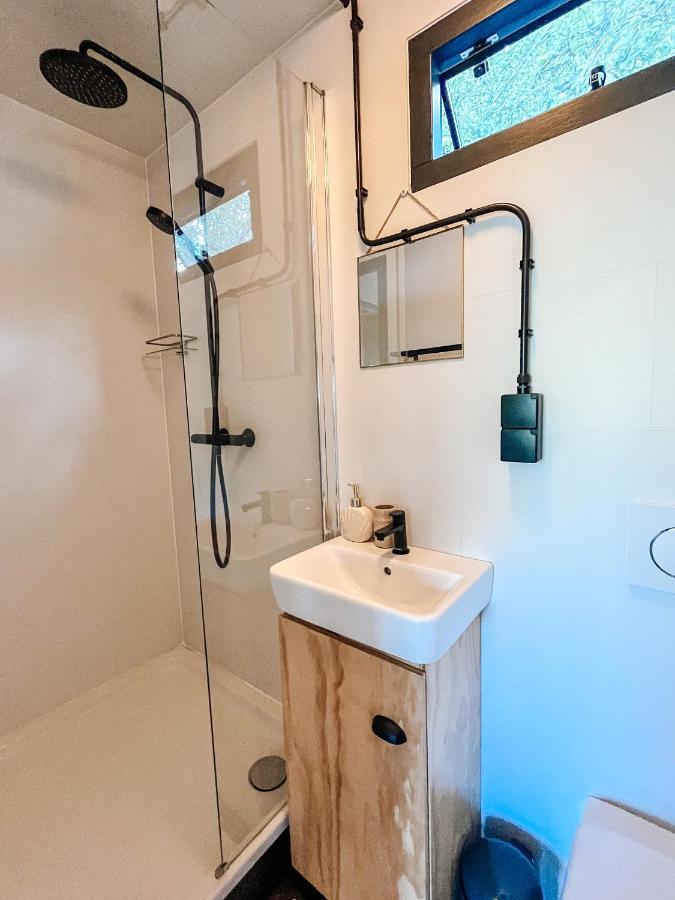 Elysian Fields - The Island Tiny House Bed & Breakfast Sadu ภายนอก รูปภาพ