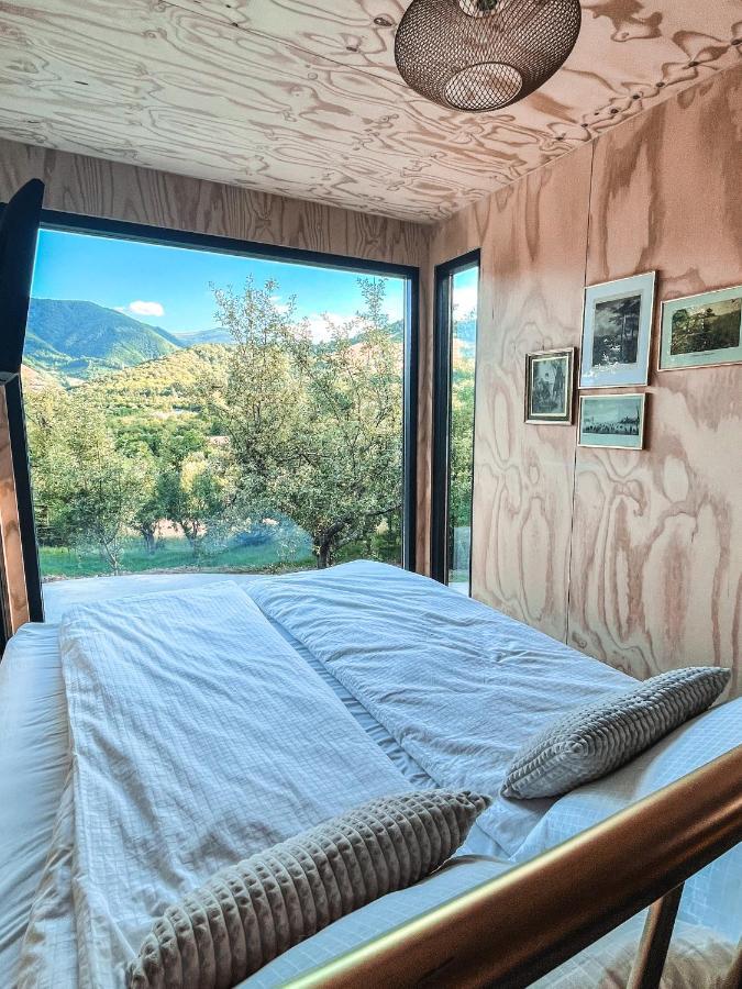 Elysian Fields - The Island Tiny House Bed & Breakfast Sadu ภายนอก รูปภาพ
