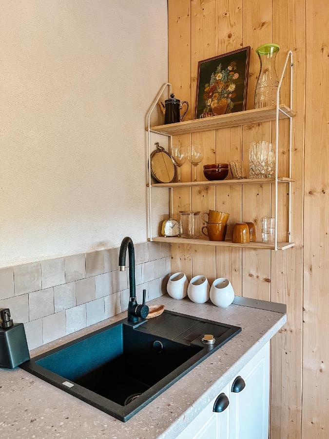 Elysian Fields - The Island Tiny House Bed & Breakfast Sadu ภายนอก รูปภาพ