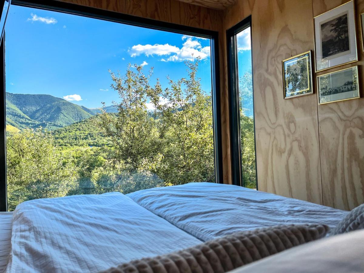 Elysian Fields - The Island Tiny House Bed & Breakfast Sadu ภายนอก รูปภาพ