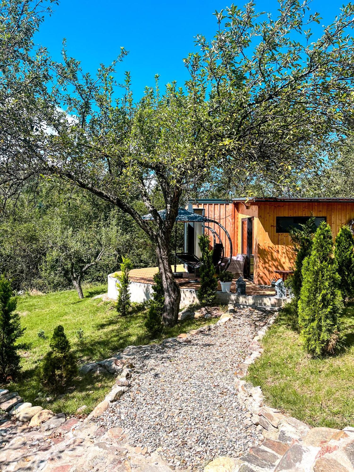 Elysian Fields - The Island Tiny House Bed & Breakfast Sadu ภายนอก รูปภาพ